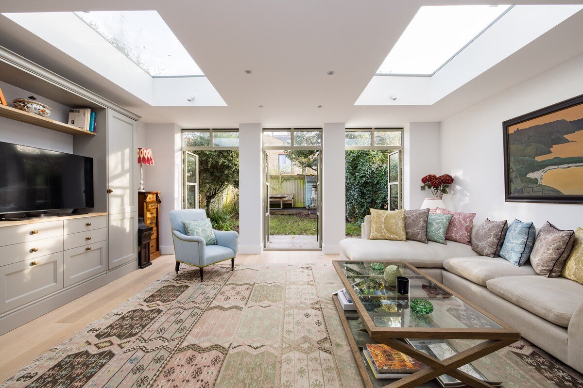 Fabulous 4 bedroom Family Home in Fulham gallery image 4