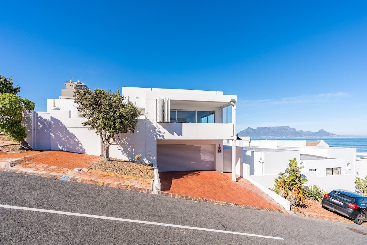 Family home – private pool, sea & mountain views gallery image 4