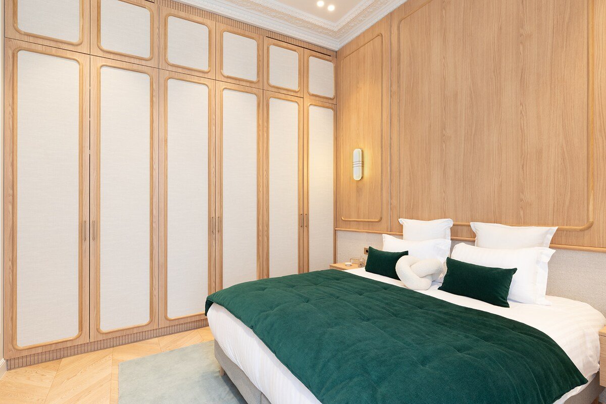 A Timeless 1-BR with Services in Louvre gallery image 3