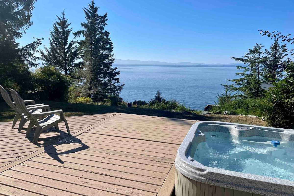 Exclusive Oceanfront 4-bedroom w/ incredible views