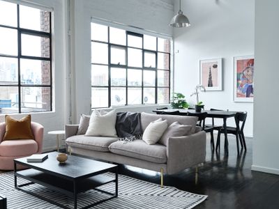 Chic Urban Loft: Light filled in prime location