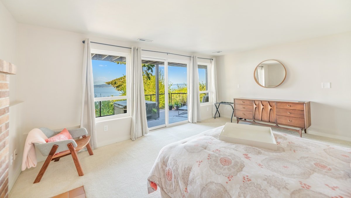 Quintessential Seattle Views, Water/Mtns, w HotTub gallery image 4