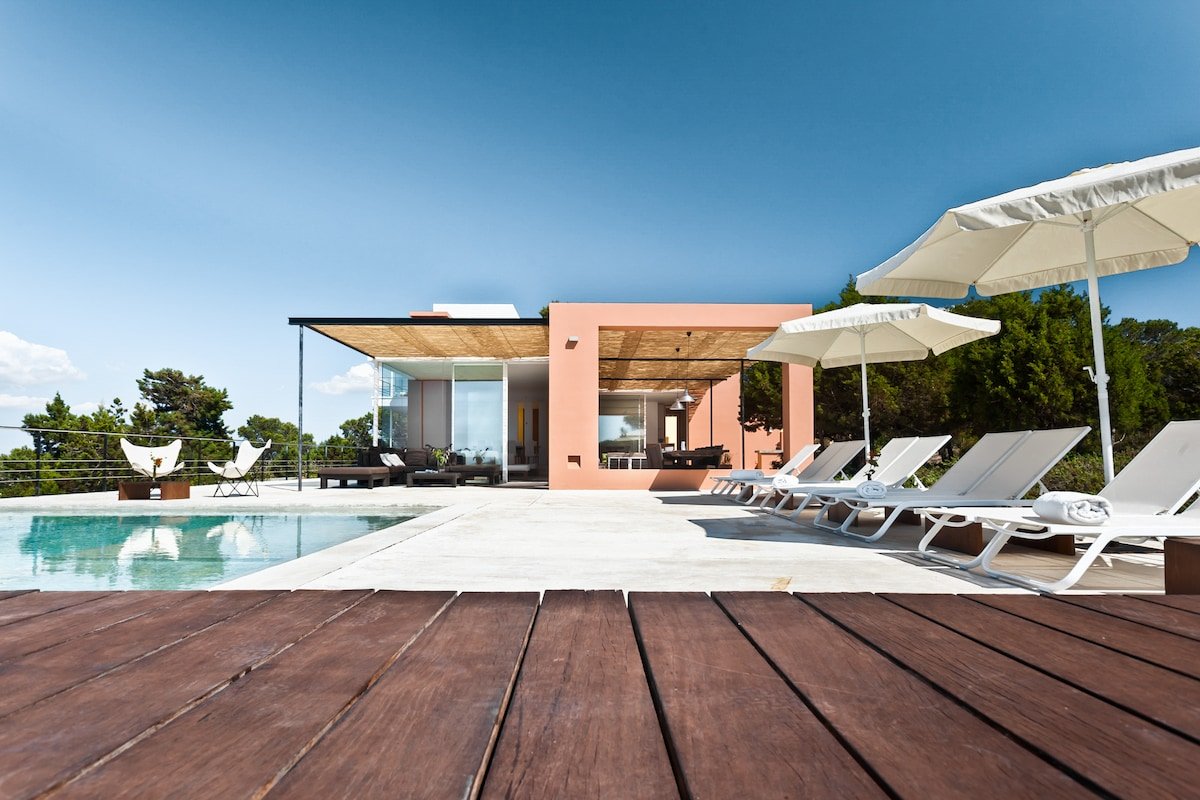 Sunset retreat- Panoramic sea views- infinity pool