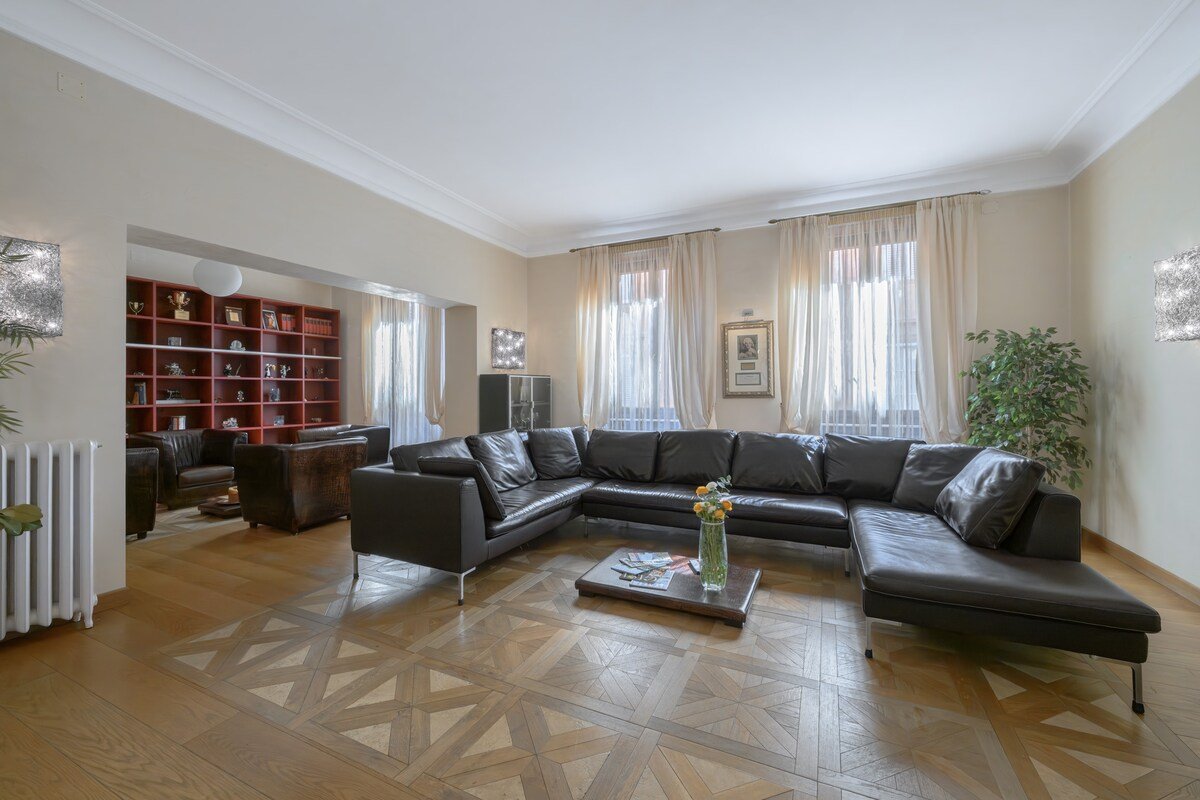 The Spanish Steps Condotti Luxury Apartment gallery image 4