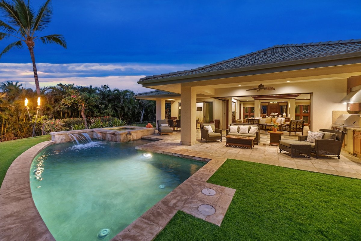 Outstanding 4BR Family Home with Pool, Hot Tub! gallery image 2