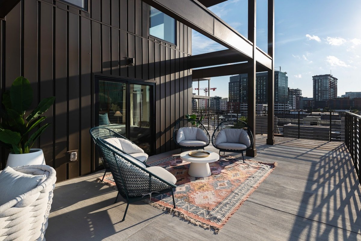 Loftline Social – 8BR | 6BA | Sleeps 20 gallery image 2