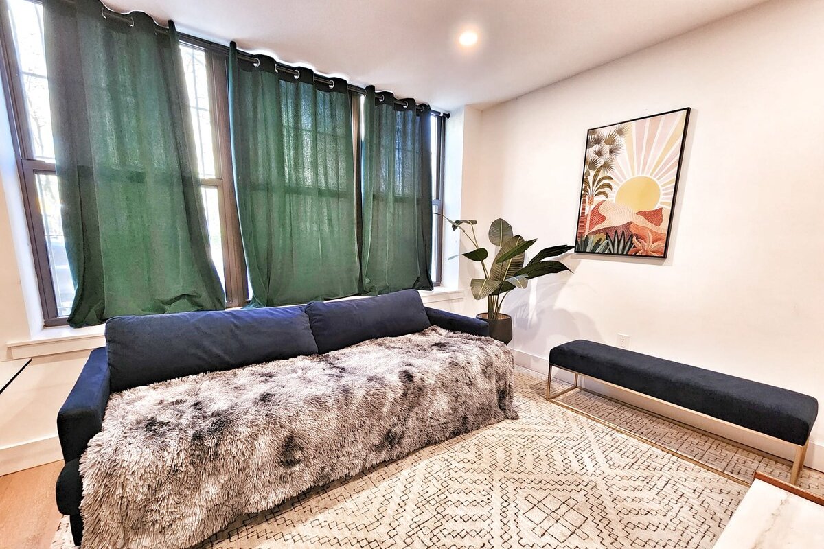 Elegant silent Apartment East Village gallery image 2