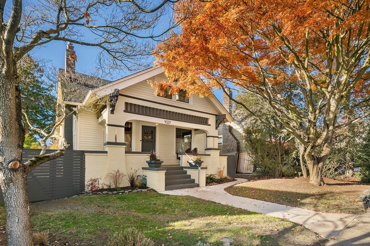 Seattle Craftsman | Walk to Restaurants | Stylish gallery image 4