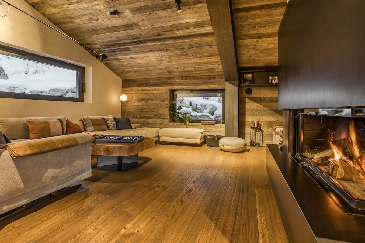 Chalet on the rocks gallery image 3