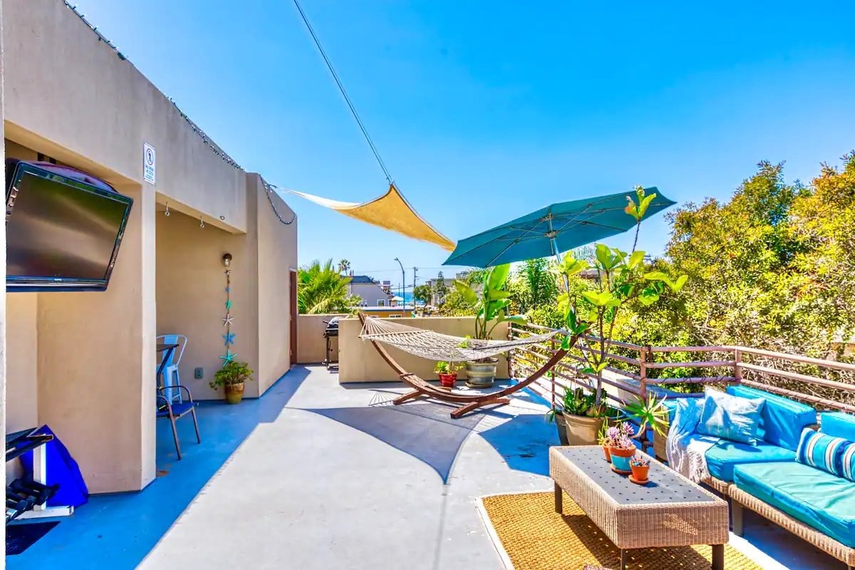 Massive Oceanview 6BR Penthouse + Rooftop Decks gallery image 3