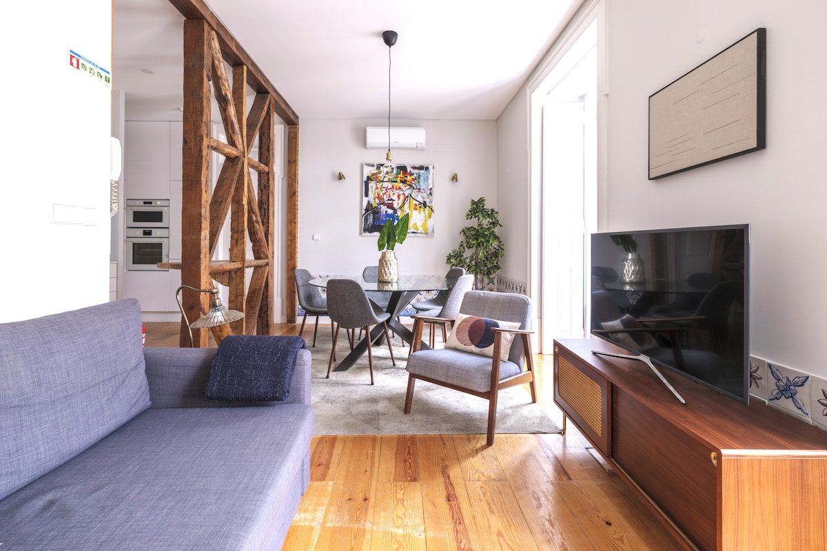 Alfama Castle Fabulous First floor Apartment in Restored 19th Century Building gallery image 3