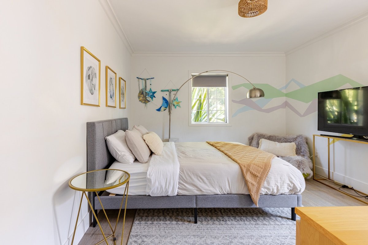 Stylish house 10 minutes from the beach gallery image 3