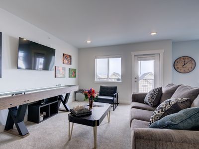 2 Adjoining Condos Rent Together