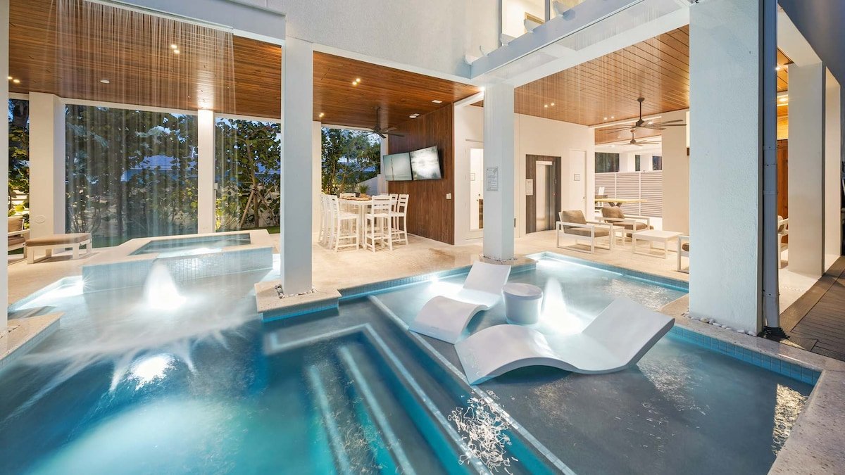 #1 Rooftop Deck w/ Gulf Views – Steps to Beach