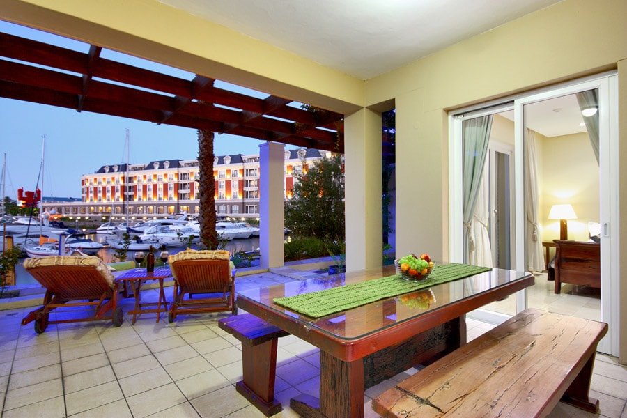 Safe and luxurious apartment in the V&A Waterfront gallery image 3