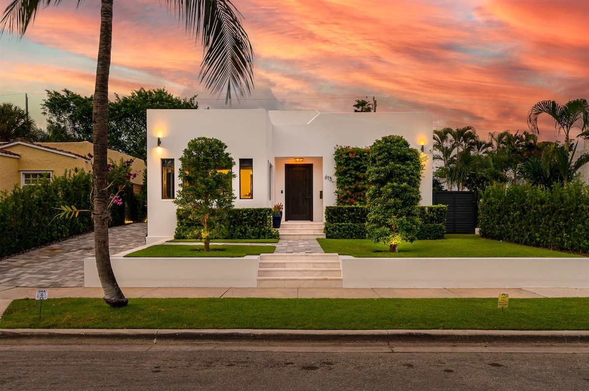 Casa Zenhaven – Designer Poolside Haven!