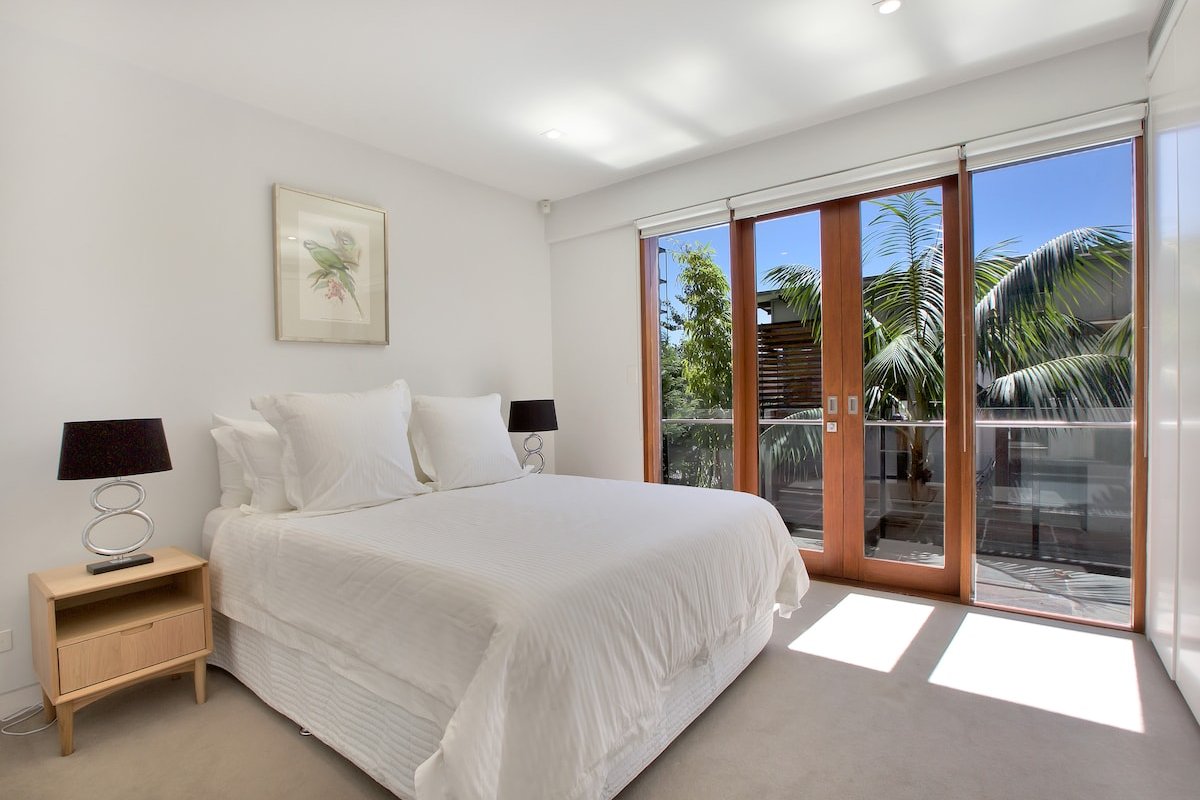 Harbour Bridge Views, Luxury, Stylish Abode. gallery image 2