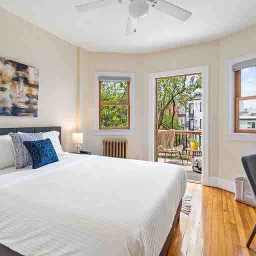 Spacious 4BR House in the Heart of the City gallery image 2