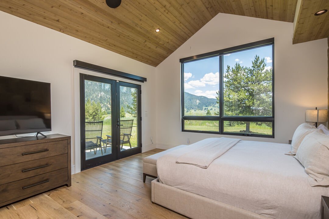 New! Big Sky Luxury | Mountain Views + Hot Tub gallery image 5