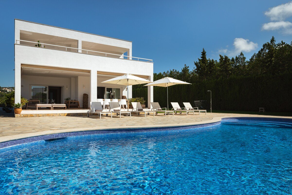 5 mins from Ibiza Town- Private Pool- BBQ-Roof-Top gallery image 5