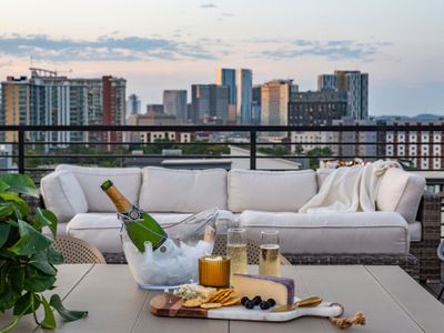 MUSIC HALL ♫ Hot Tub/Stage/Rooftop/Walk to Gulch!