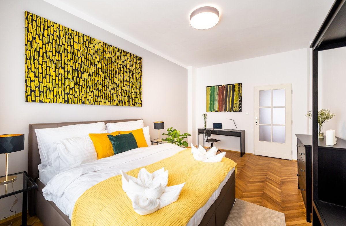 4BR+2BATH Prague AUTHENTIC at Historical center gallery image 4