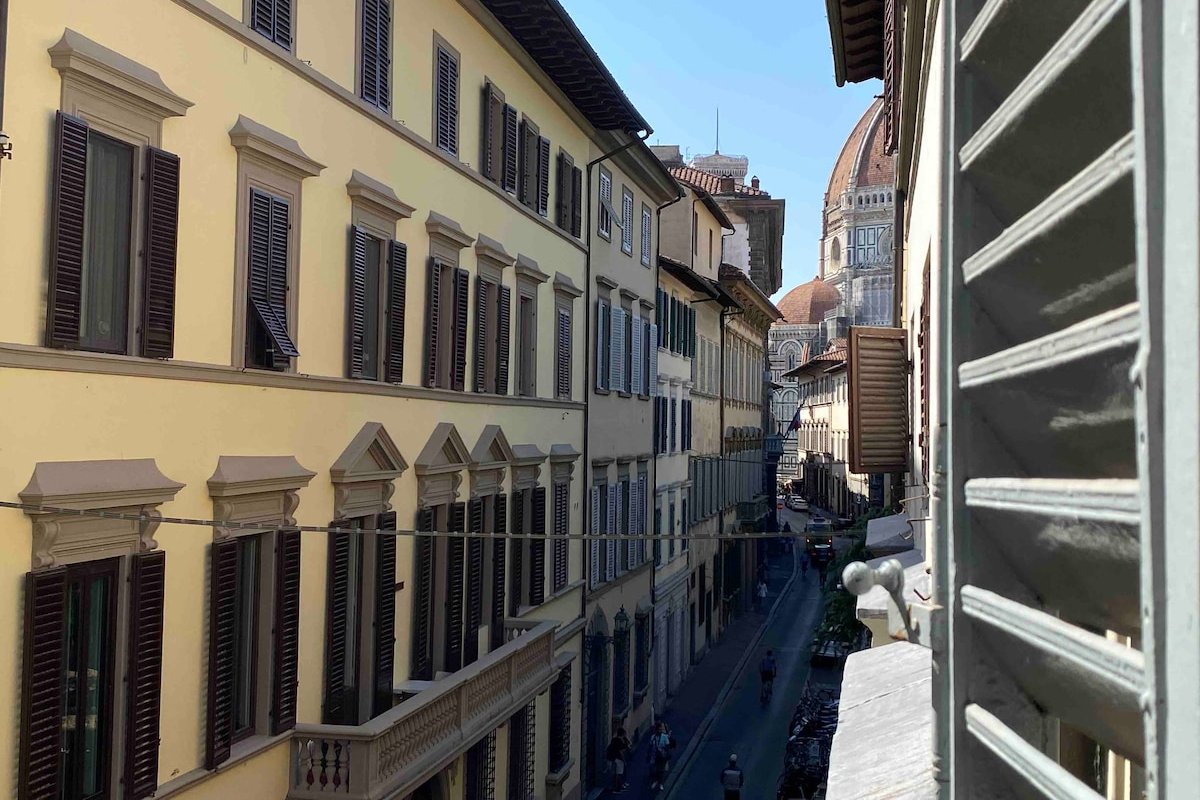 Near the Duomo gallery image 2