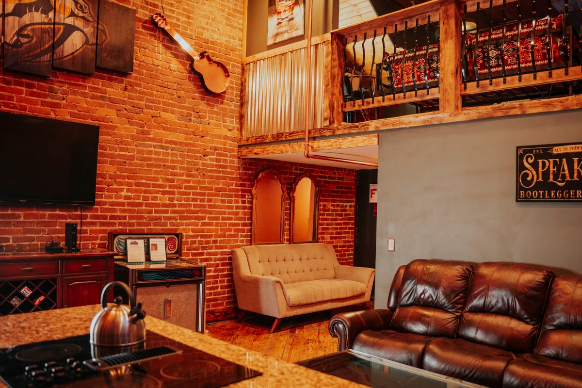 The Law Suites: Walk to Broadway