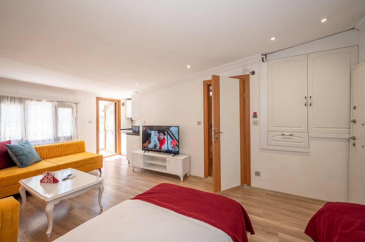 FOR 12 Person – 2 Min to Taksim Square gallery image 2