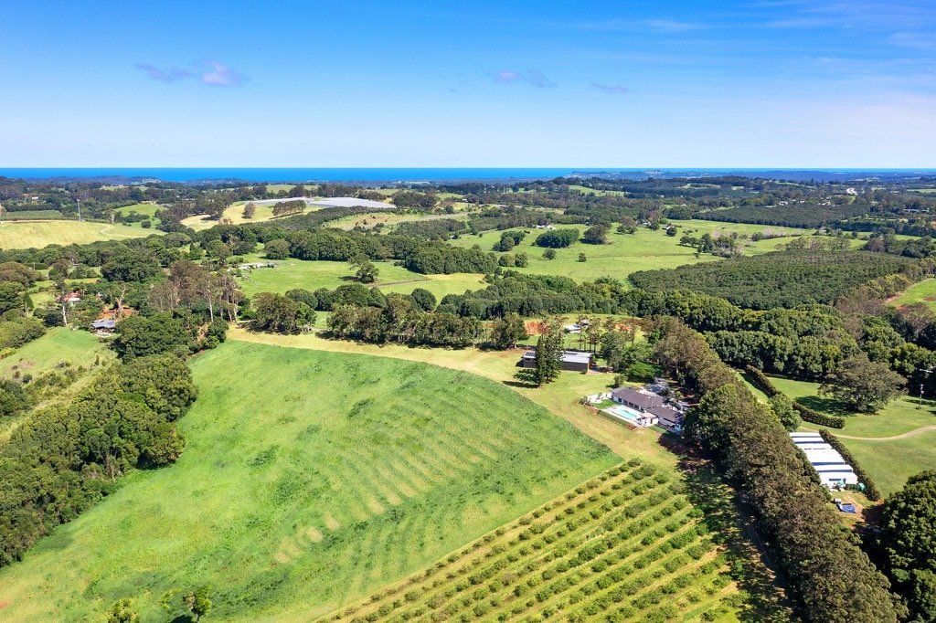 Idyllic Lawlers Orchard. gallery image 4