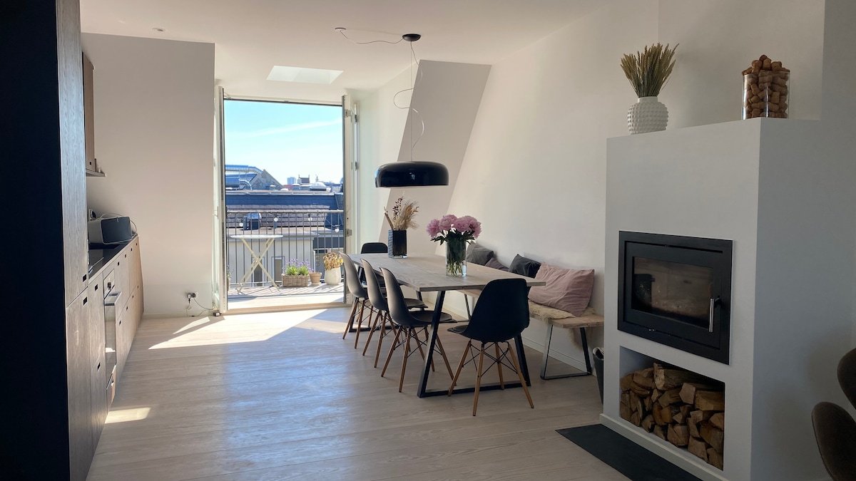 Oasis with private rooftop gallery image 3