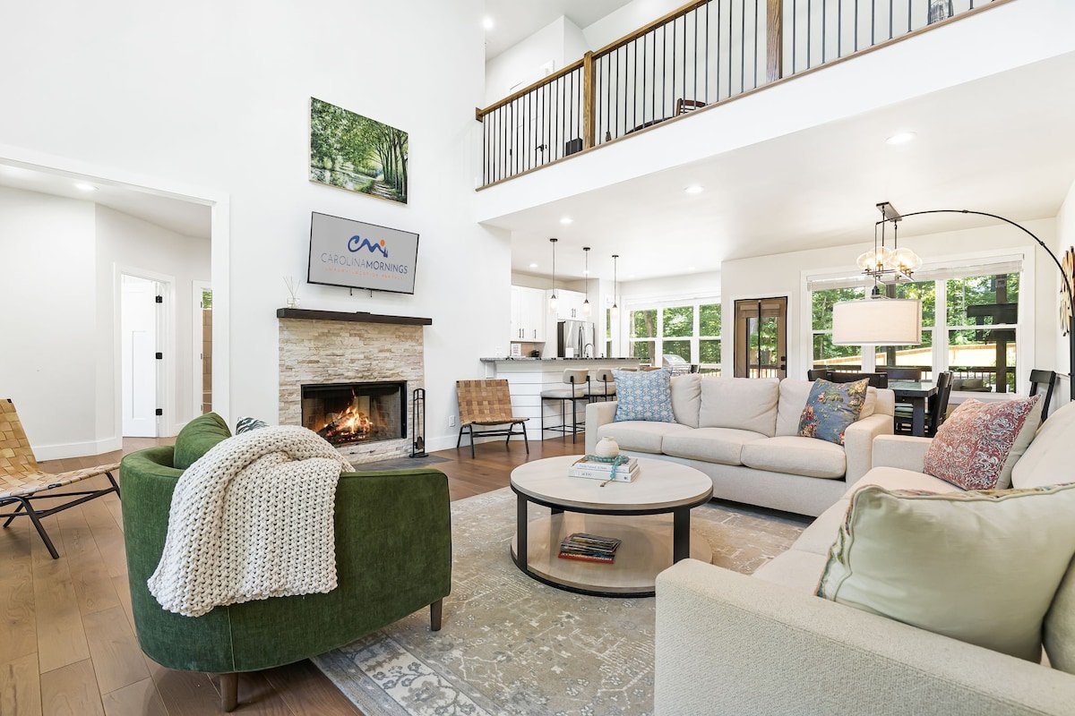 Luxury Pool Home + Hot Tub | Biltmore Pass Incl. gallery image 3