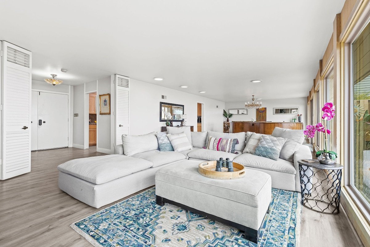 Relaxing Oceanfront Home just Minutes to Beaches gallery image 4