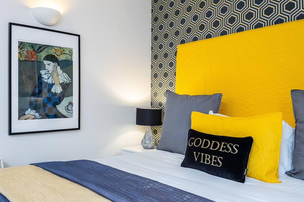 Clean, Modern 2 bed 2 bath gallery image 3