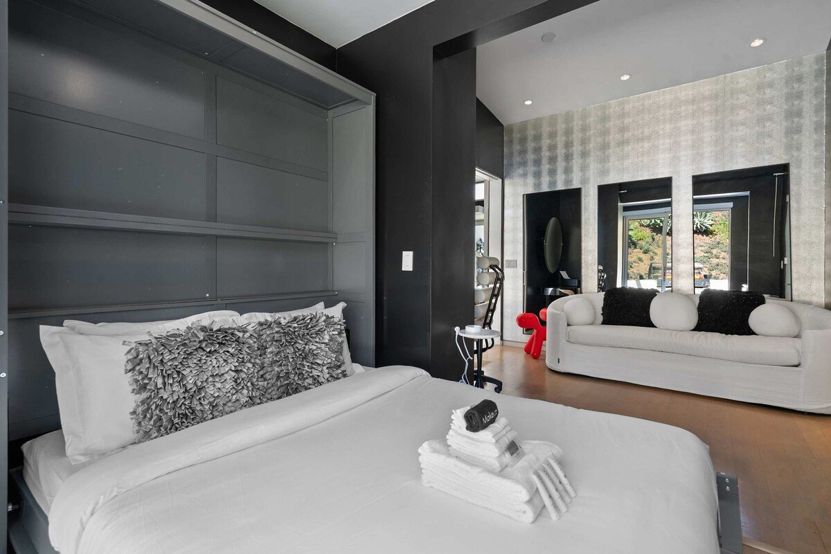 New Listing! OceanFront Oasis by Colby & Conrad! gallery image 5