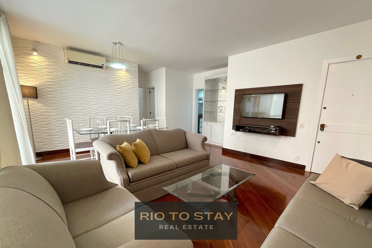 Spacious and close to Leblon beach! gallery image 2