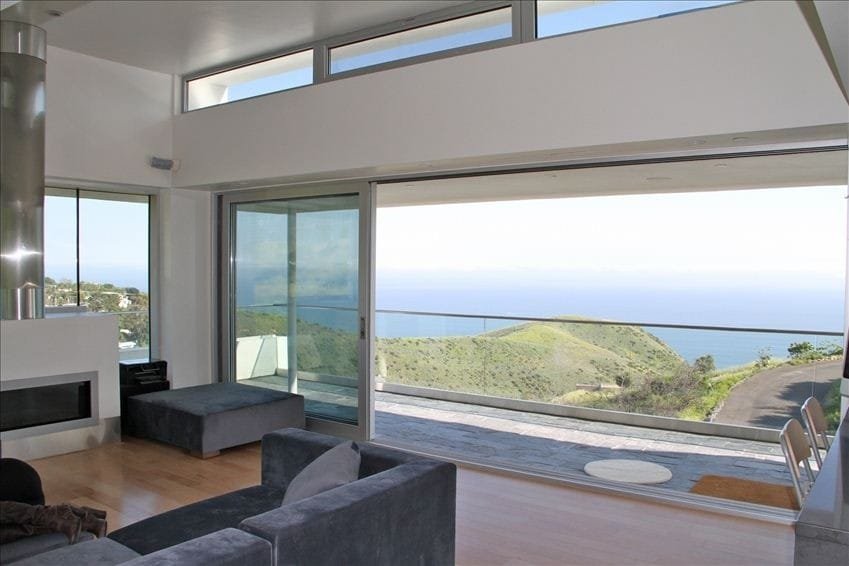Malibu Modern Sanctuary w/ Jaw-Dropping Ocean View gallery image 5
