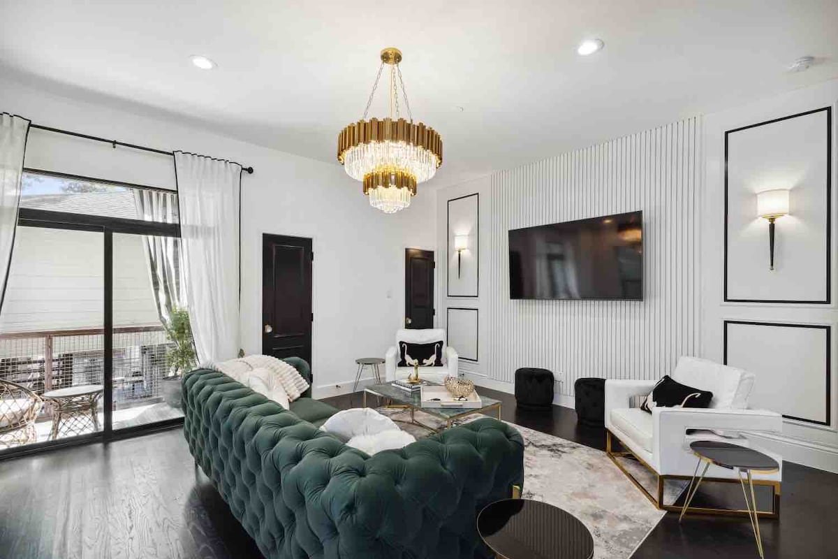 Uptown Dallas French Chateau gallery image 3