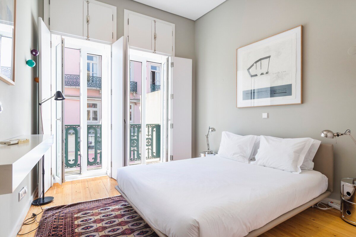 Distinct 2 bed in downtown with aircon gallery image 3