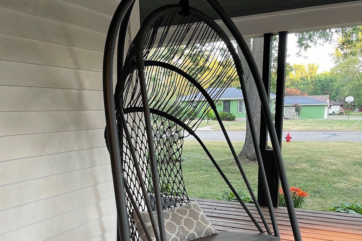 Cozy, historic 3 BR home with hot tub & Zen Den gallery image 5