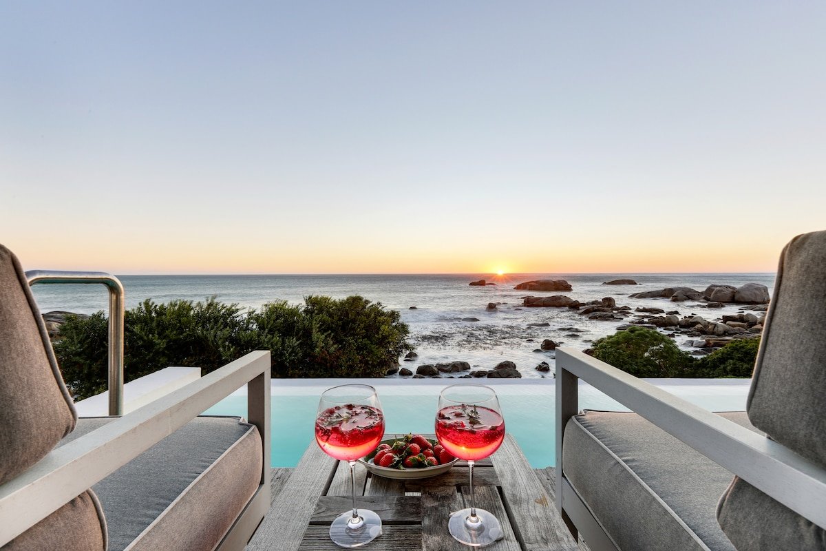 Exclusive Camps Bay Villa On The Edge Of The Ocean gallery image 3
