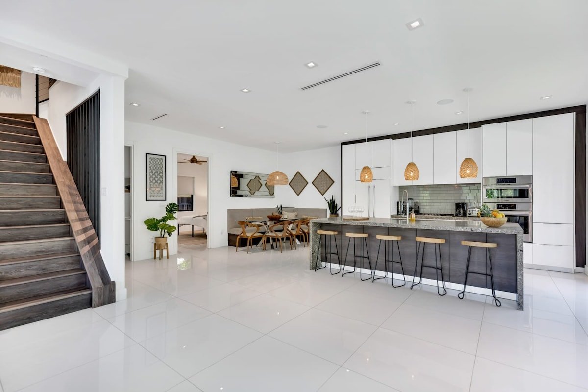 NEW Mansion WALK to LAS OLAS HOSTS 14 gallery image 5