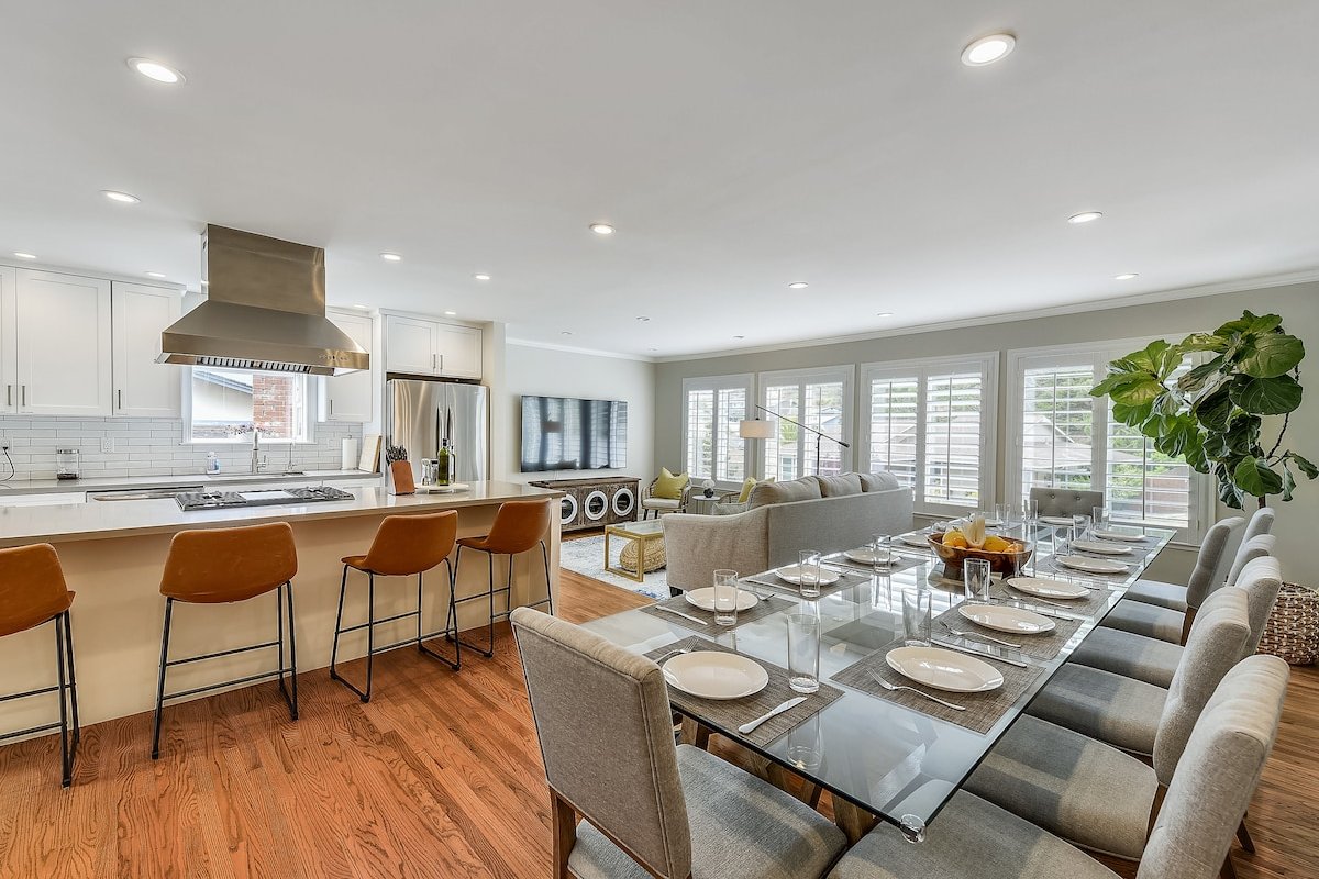 Serene Private Villa Pool Hot Tub & Sauna gallery image 5