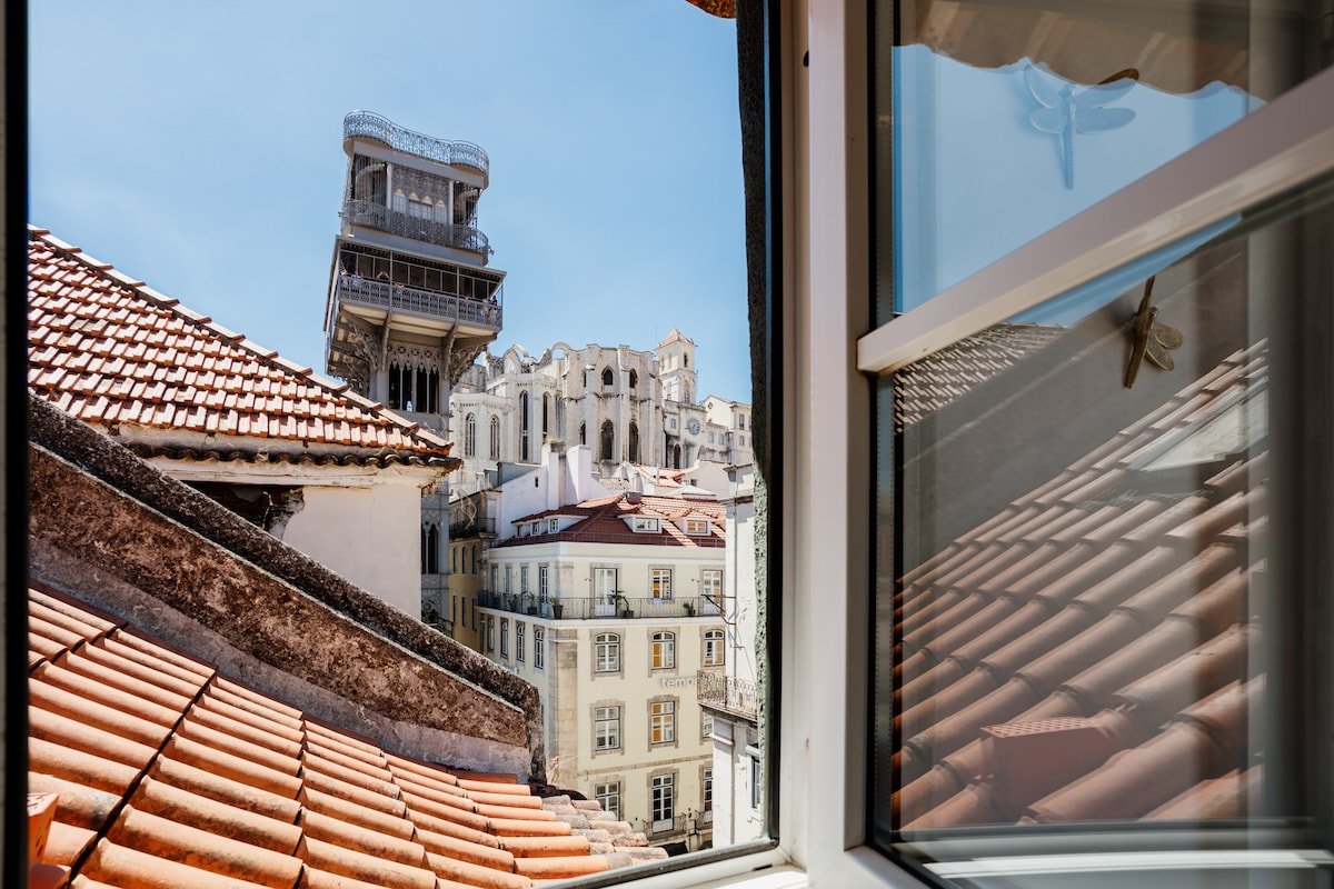 Elegant Santa Justa@ Unique Duplex stunning views gallery image 4