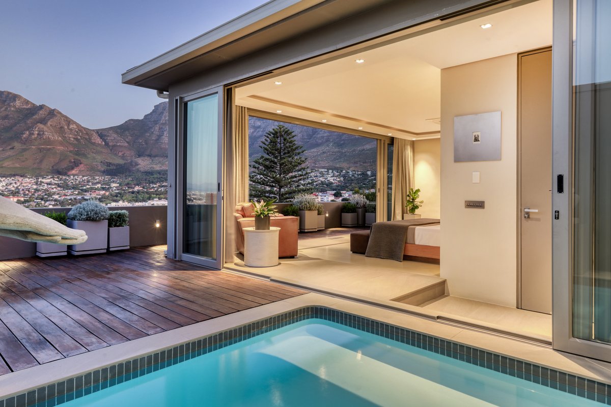 Space and Spectacular Table Mountain Views