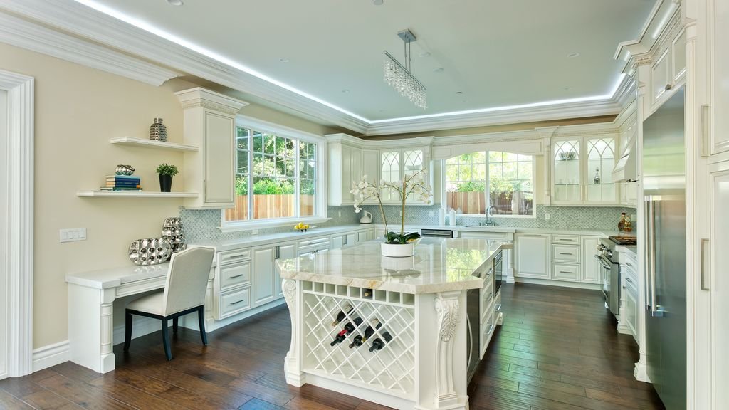 Sherman Oaks 4bd/5bath pool, office. All you need gallery image 3