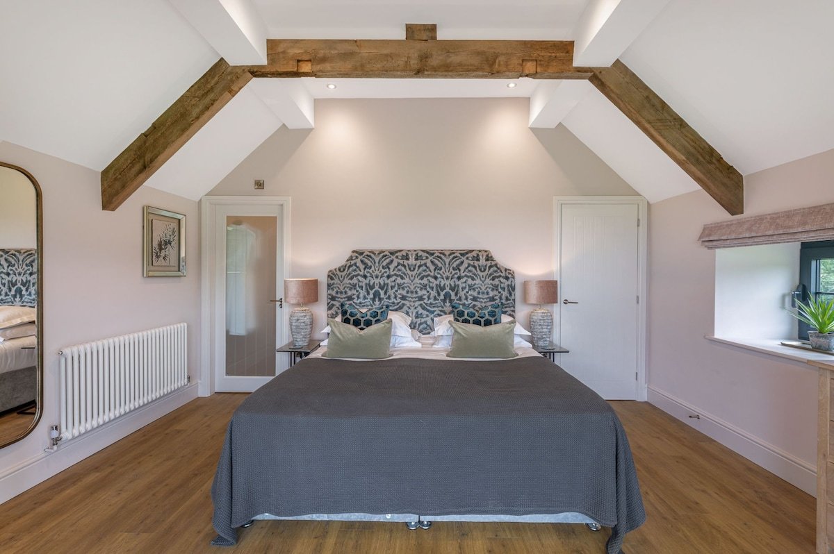 Dragonfly | Holiday at Home gallery image 2