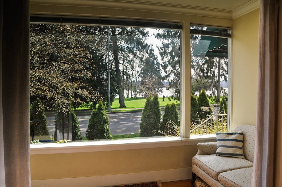 Green Lake Craftsman just across from the Lake gallery image 2