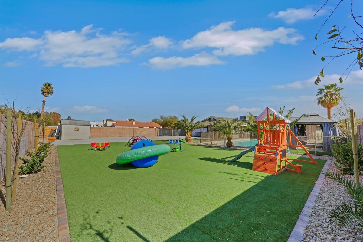 5 Stars 5BDR .5 ACR LOT Big Pool & Game Room! gallery image 5