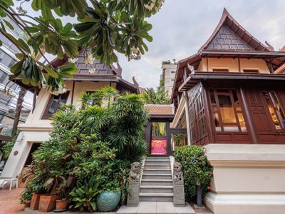 免费接机 市中心奢华别墅 超大泳池 Netflix 管家服务 近地铁 生活便利